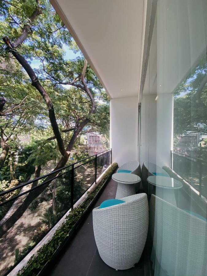 K Gallery Hotel Пасуруан Екстер'єр фото
